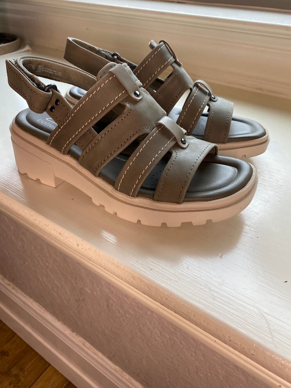Clarks Collection Coast Shine Fisherman Olive Size 5M Sandals